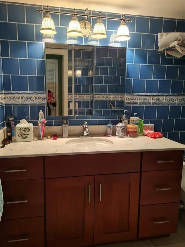 2851 NE 183 Aventura FL 33160