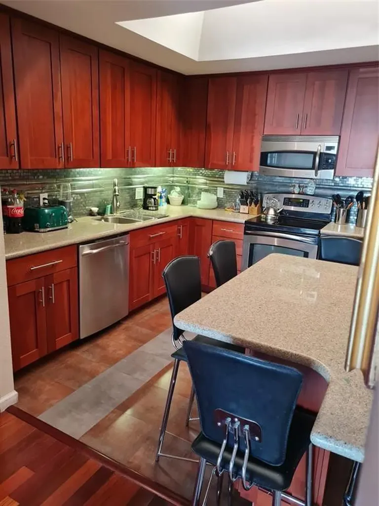 2851 NE 183 Aventura FL 33160