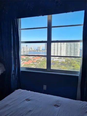 2851 NE 183 Aventura FL 33160