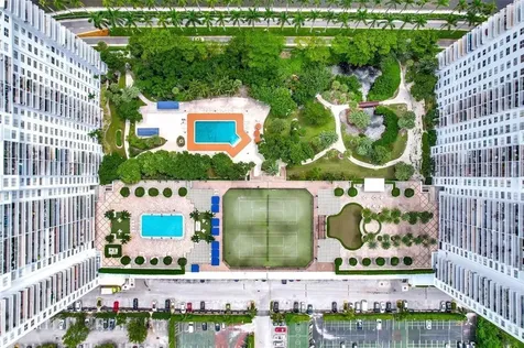 2851 NE 183 Aventura FL 33160