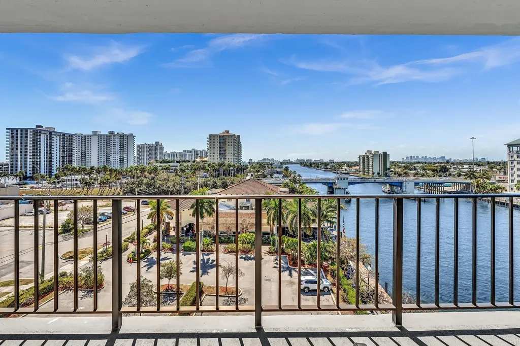 3233 NE 32nd Avenue Fort Lauderdale FL 33308