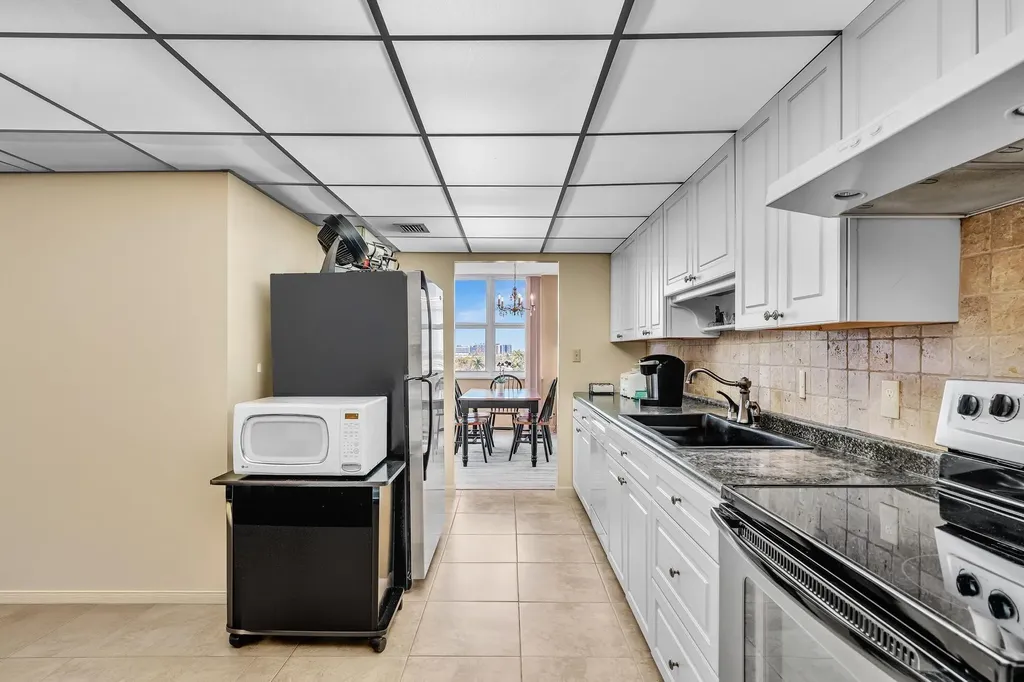 3233 NE 32nd Avenue Fort Lauderdale FL 33308