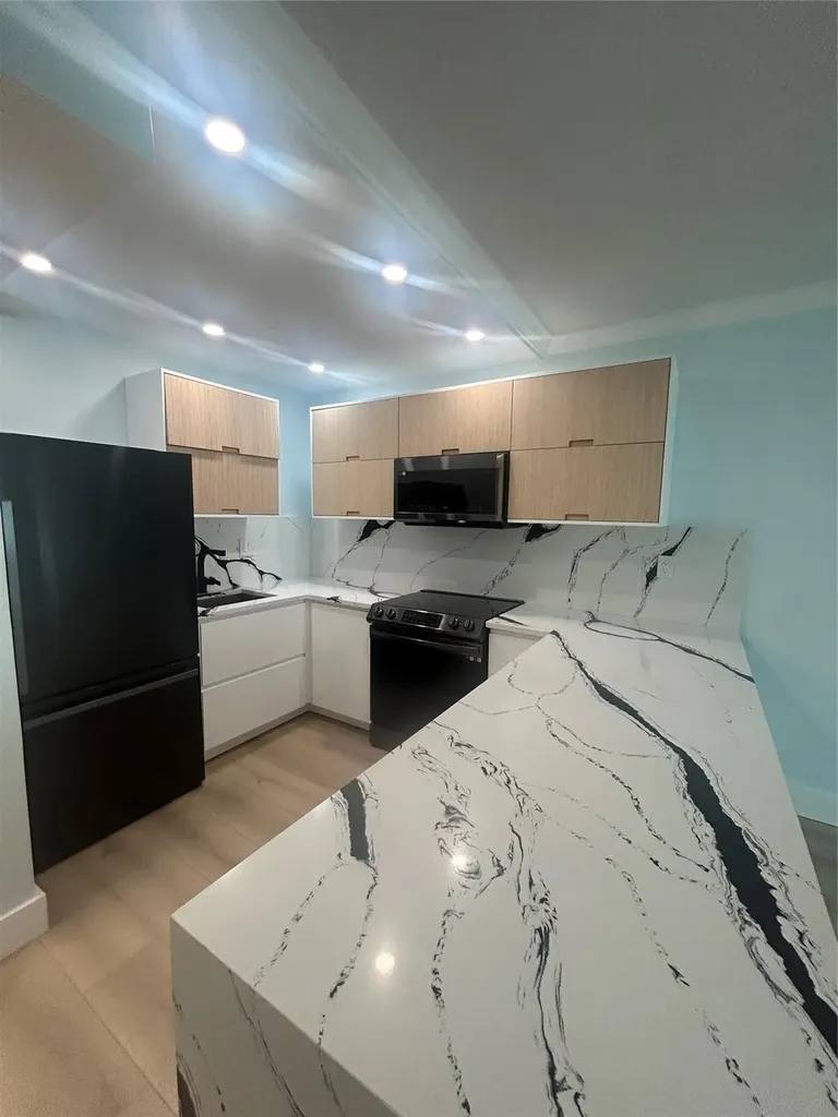101 SE 6 Avenue Pompano Beach FL 33063