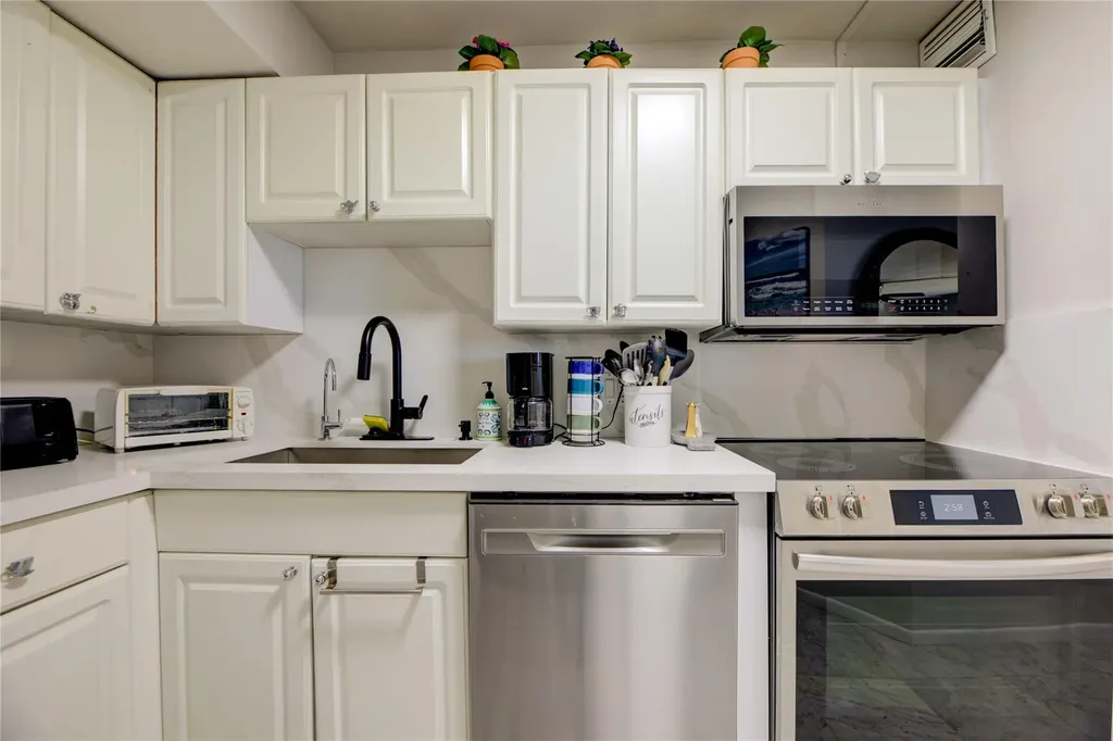 1 Las Olas Circle Fort Lauderdale FL 33316