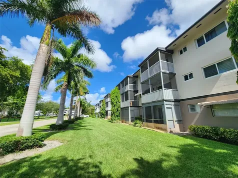 4900 Washington Street Hollywood FL 33021