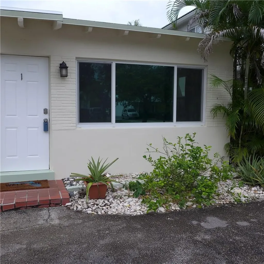 812 NE 15 Avenue Fort Lauderdale FL 33304