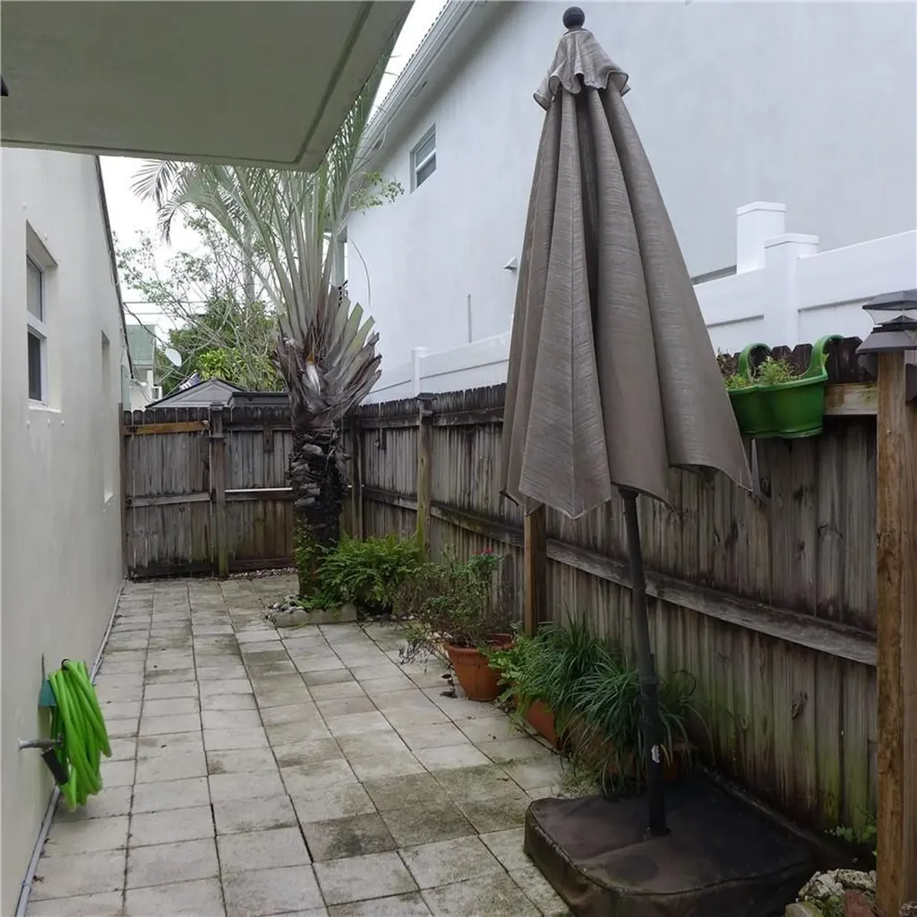 812 NE 15 Avenue Fort Lauderdale FL 33304