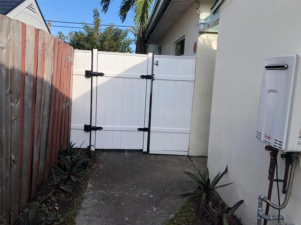 812 NE 15 Avenue Fort Lauderdale FL 33304