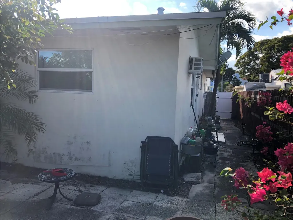 812 NE 15 Avenue Fort Lauderdale FL 33304