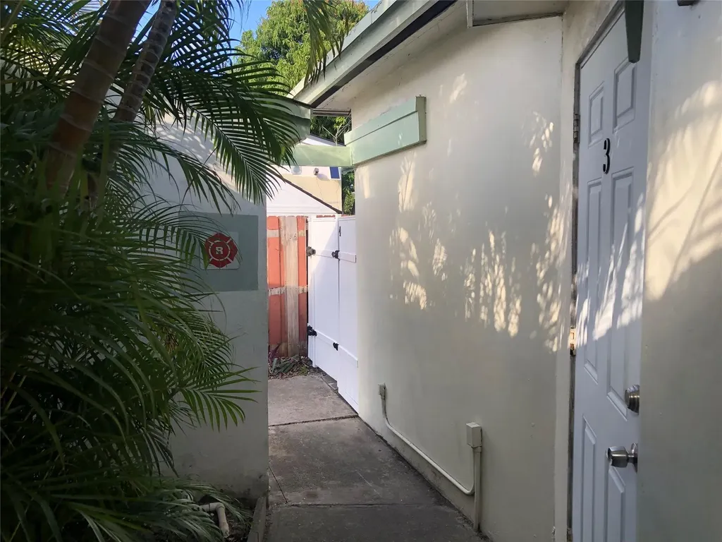 812 NE 15 Avenue Fort Lauderdale FL 33304