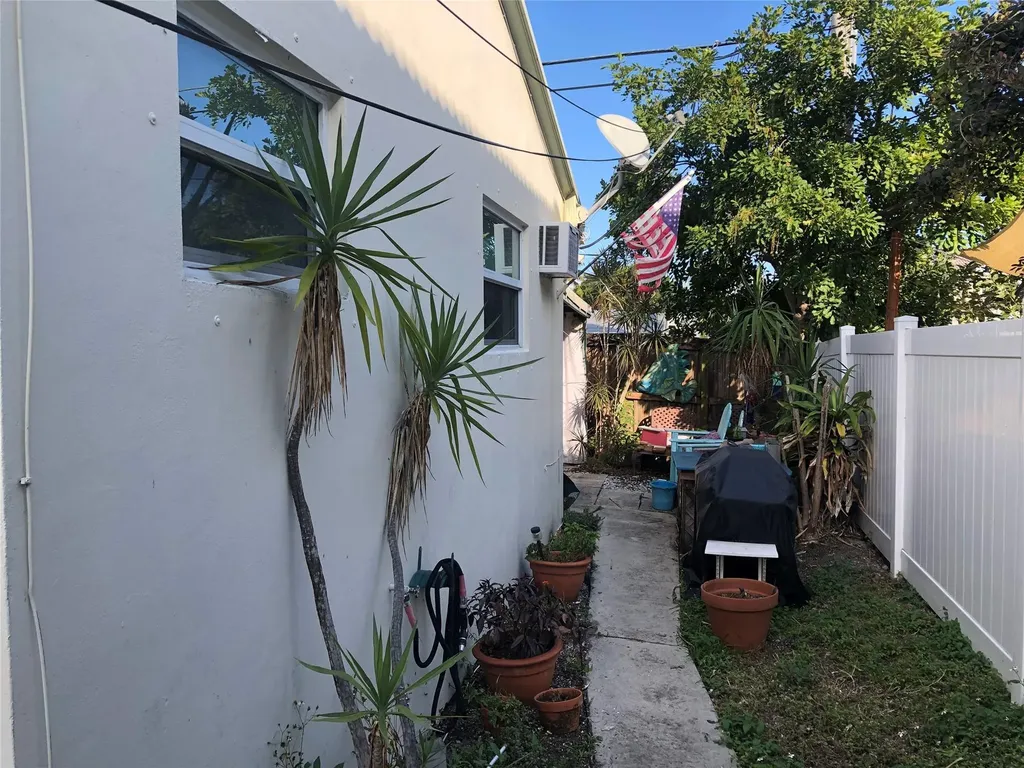 812 NE 15 Avenue Fort Lauderdale FL 33304
