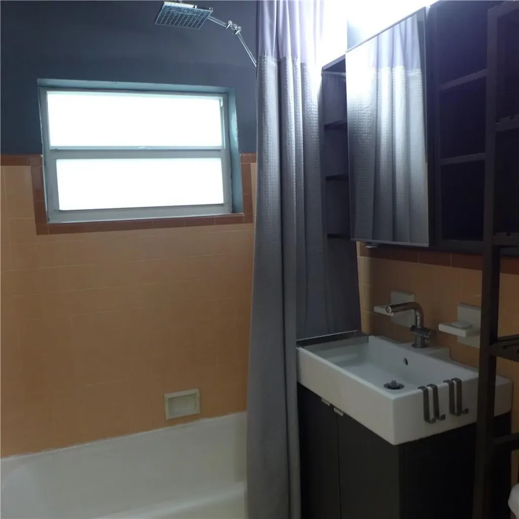 812 NE 15 Avenue Fort Lauderdale FL 33304