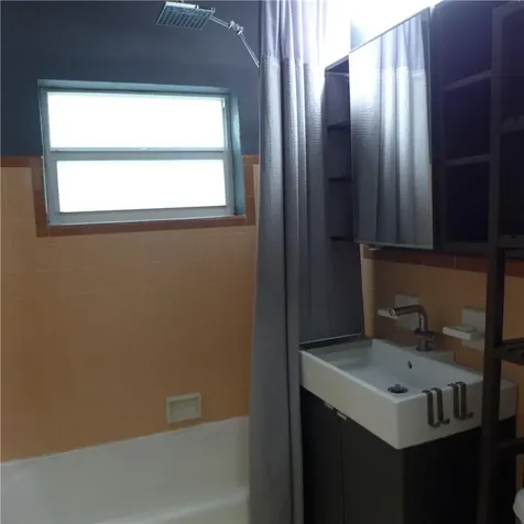 812 NE 15 Avenue Fort Lauderdale FL 33304