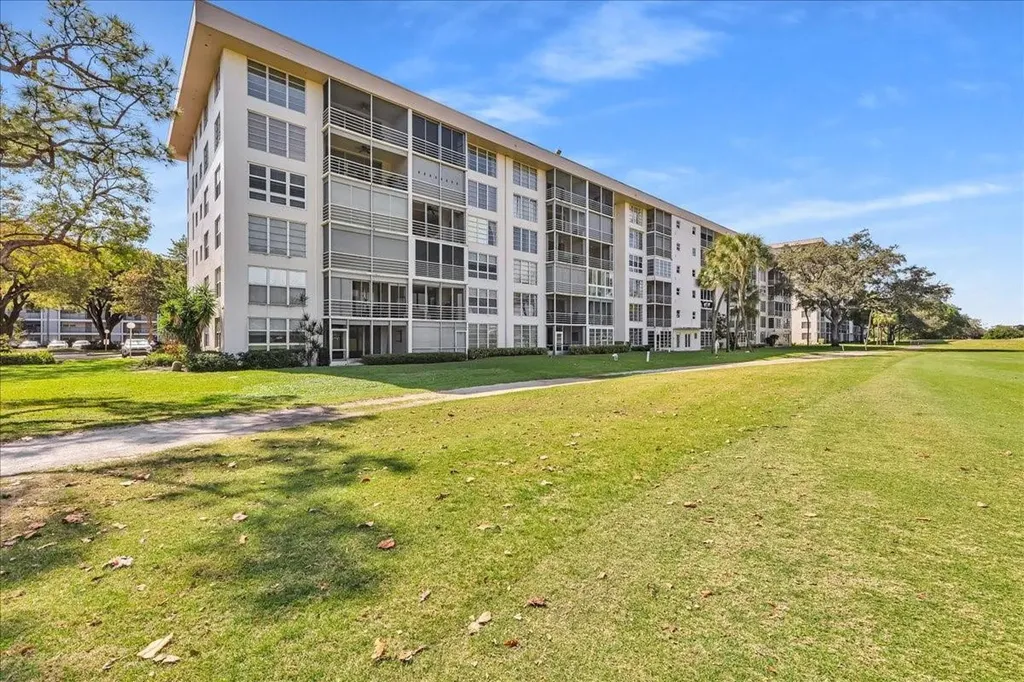 2651 S Course Drive Pompano Beach FL 33069