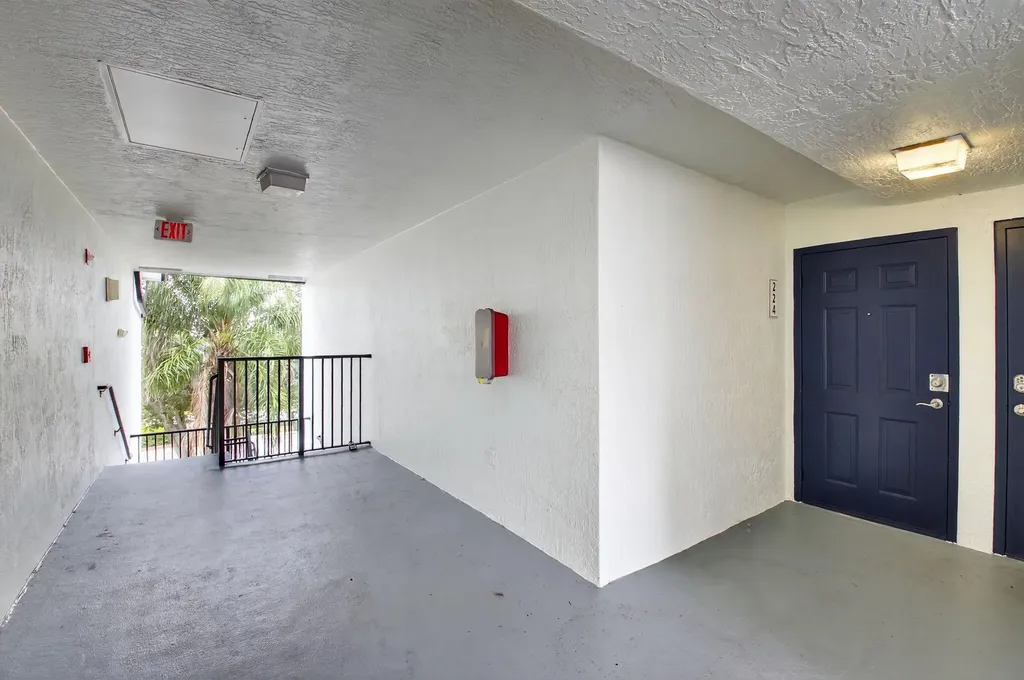 224 Villa Circle Boynton Beach FL 33435