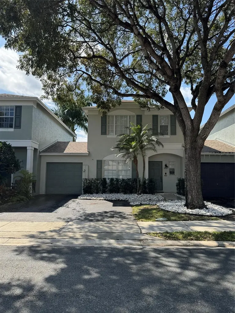 9530 E Plum Harbor Way Tamarac FL 33321