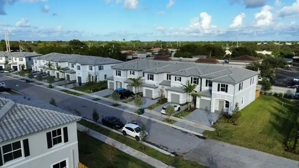 4611 NW 118th Avenue Coral Springs FL 33076