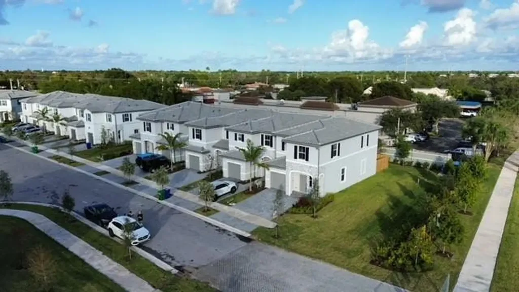 4611 NW 118th Avenue Coral Springs FL 33076