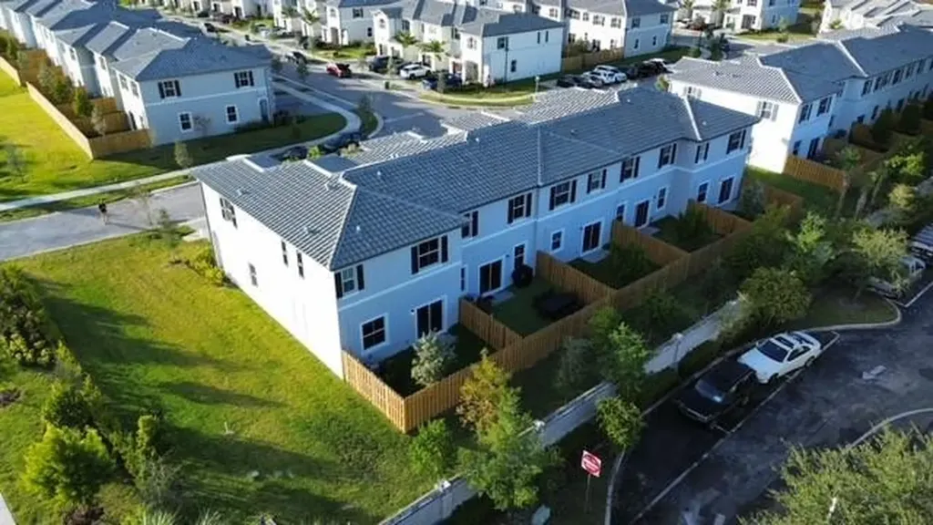4611 NW 118th Avenue Coral Springs FL 33076