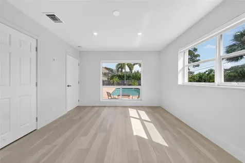 1762 NE 38th Street Oakland Park FL 33334