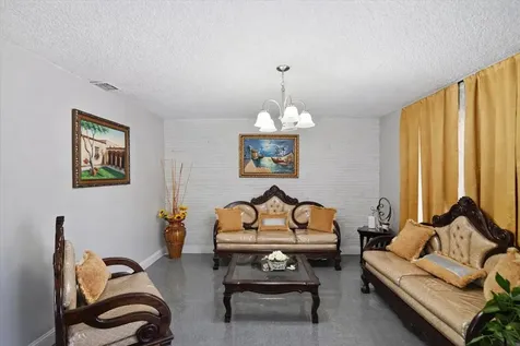 640 SW 68th Terrace Pembroke Pines FL 33023
