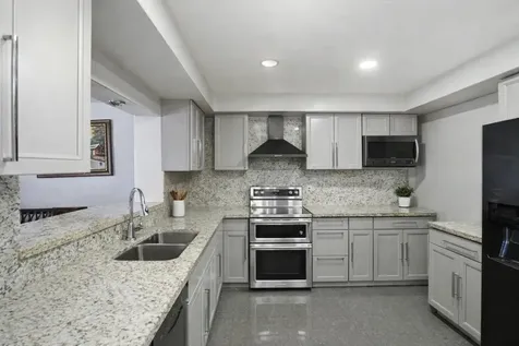 640 SW 68th Terrace Pembroke Pines FL 33023