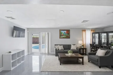 640 SW 68th Terrace Pembroke Pines FL 33023