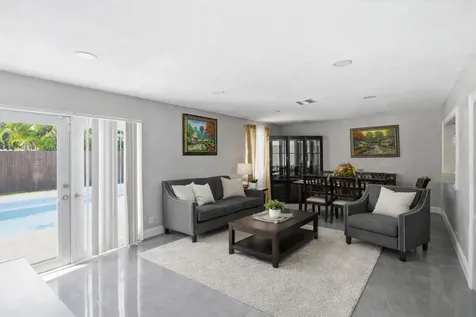 640 SW 68th Terrace Pembroke Pines FL 33023