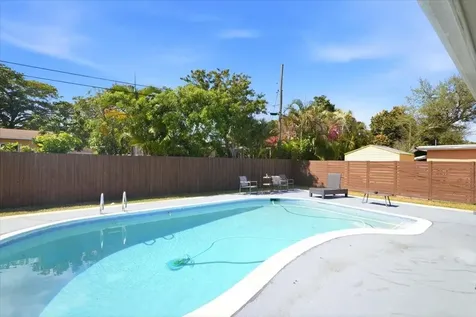 640 SW 68th Terrace Pembroke Pines FL 33023