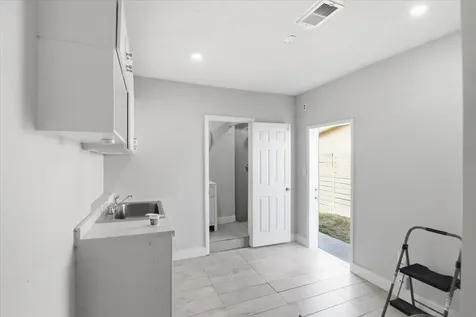 640 SW 68th Terrace Pembroke Pines FL 33023