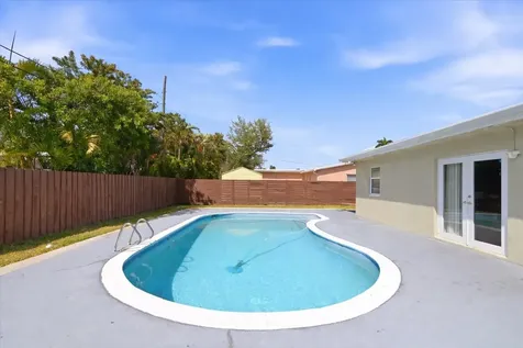 640 SW 68th Terrace Pembroke Pines FL 33023