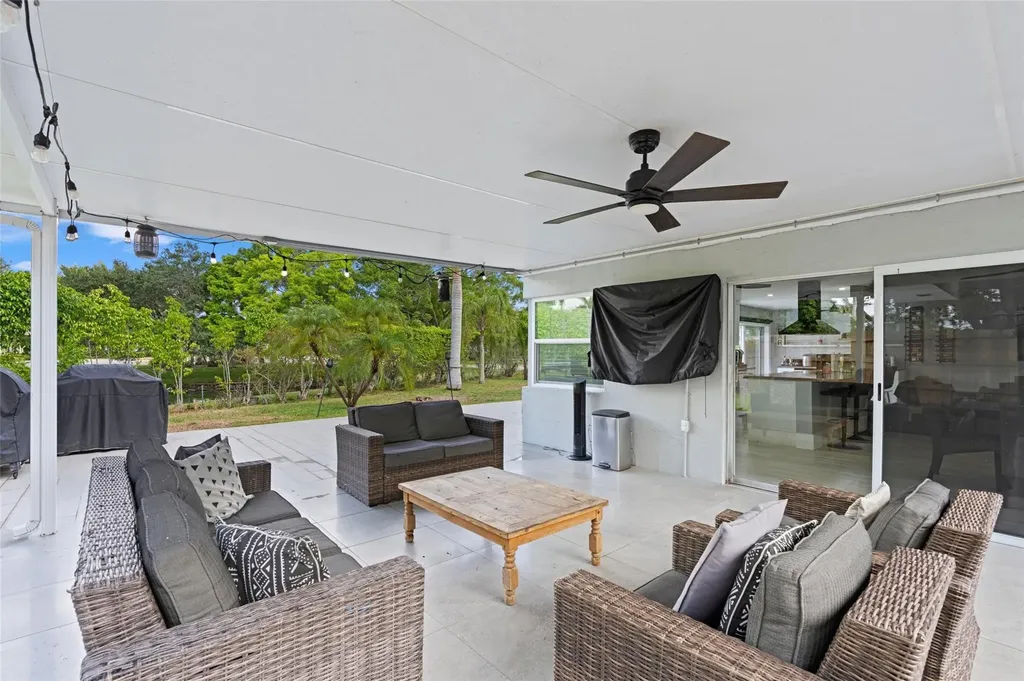 133 SW 159th Way Sunrise FL 33326