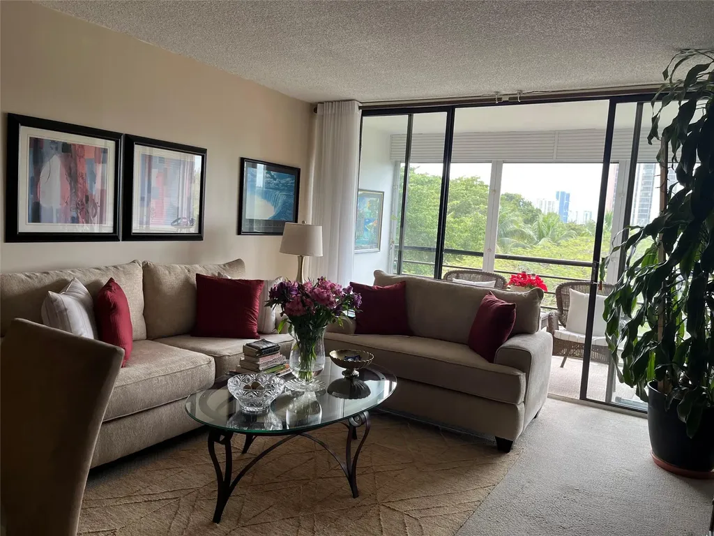 20500 W Country Club Drive Aventura FL 33180
