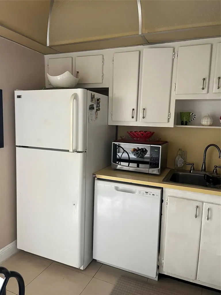 20500 W Country Club Drive Aventura FL 33180