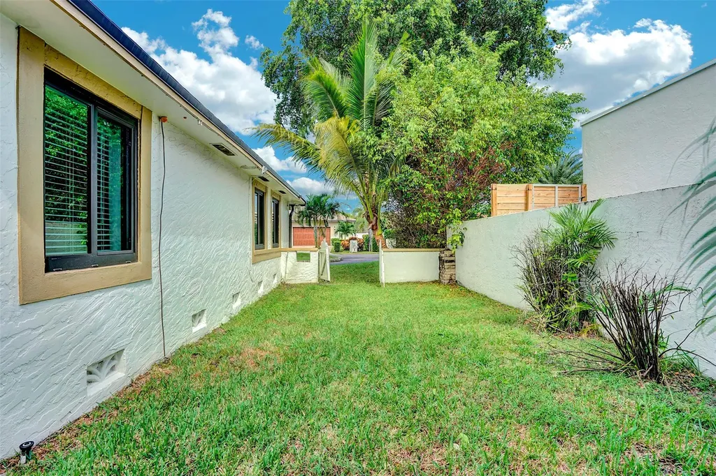 3208 Beacon Street Pompano Beach FL 33062