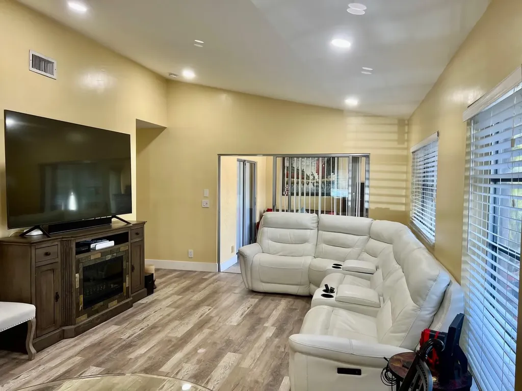 8053 Springtree Road Boca Raton FL 33496