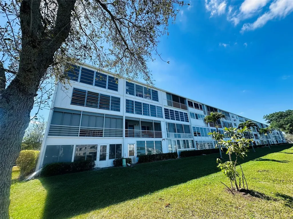 4050 Harwood E Deerfield Beach FL 33442