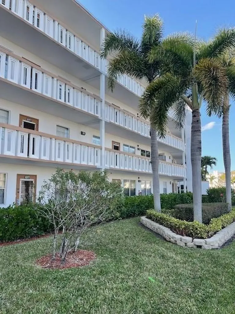 2075 Cornwall D Boca Raton FL 33434