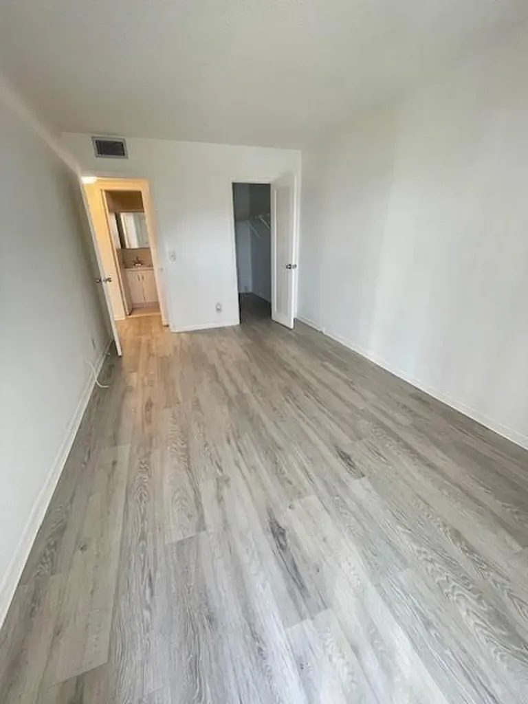 2075 Cornwall D Boca Raton FL 33434