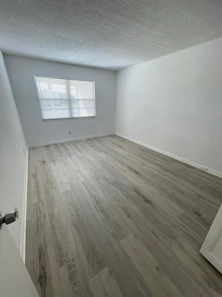 2075 Cornwall D Boca Raton FL 33434