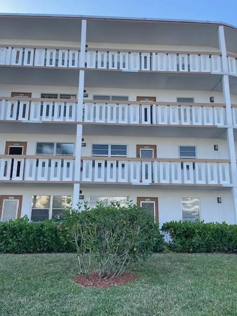 2075 Cornwall D Boca Raton FL 33434