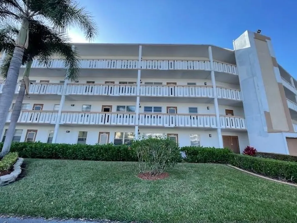 2075 Cornwall D Boca Raton FL 33434