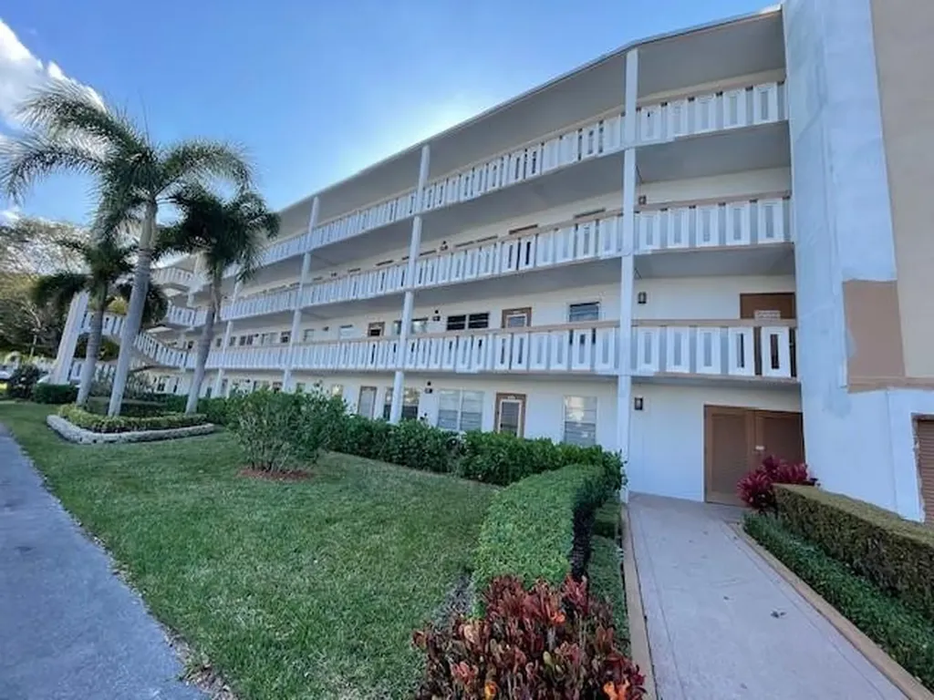 2075 Cornwall D Boca Raton FL 33434