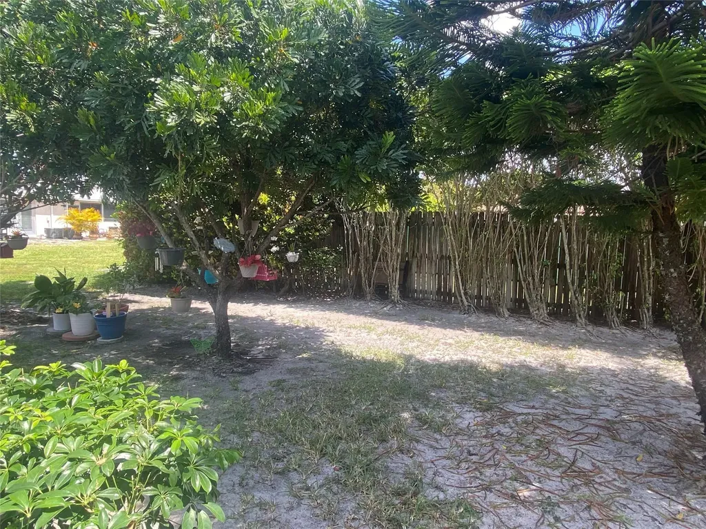 393 Bennington Lane Lake Worth FL 33467
