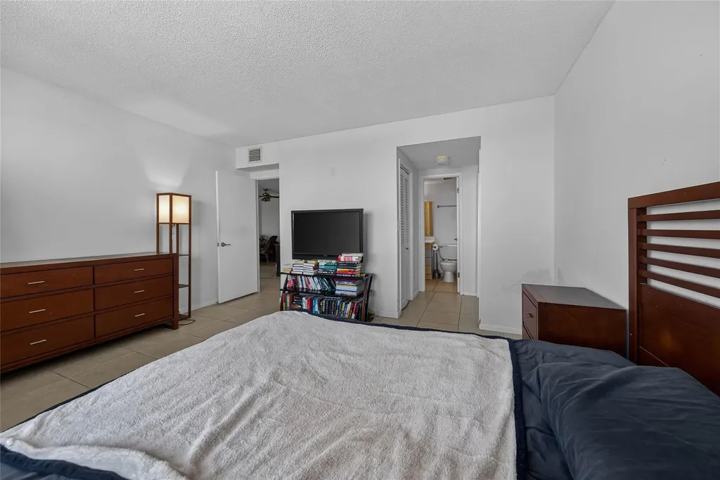 4400 Hillcrest Drive Hollywood FL 33021