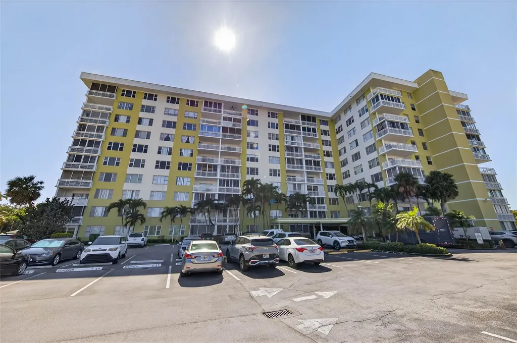 4400 Hillcrest Drive Hollywood FL 33021