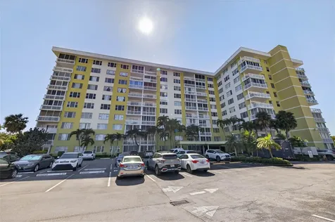 4400 Hillcrest Drive Hollywood FL 33021