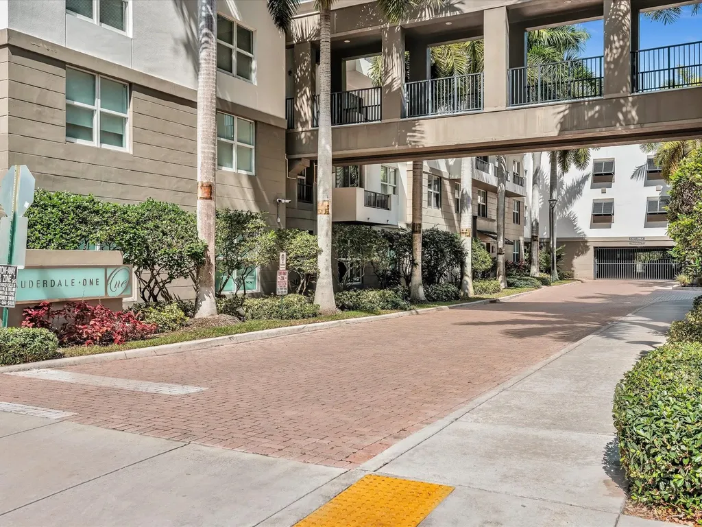 2421 NE 65th Street Fort Lauderdale FL 33308