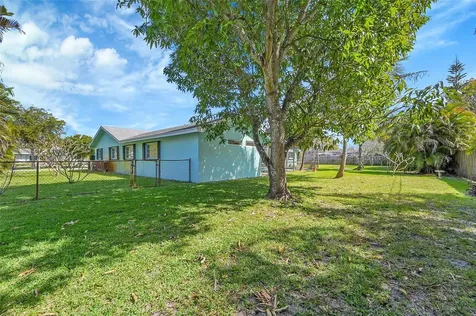 7480 NW 9th Street Plantation FL 33317