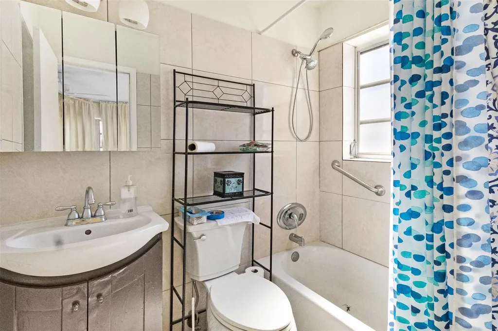 3212 NE 7th Place Pompano Beach FL 33062